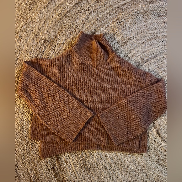 Urban Heritage Sweaters - Women’s Urban Heritage Sweater